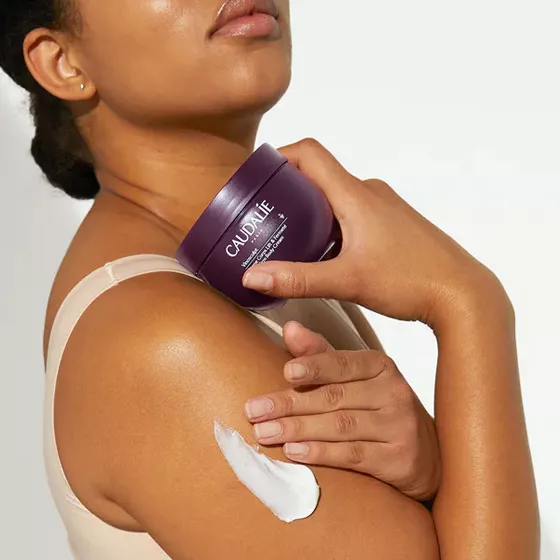 CAUDALIE VINOSCULPT Bálsamo corporal Brazos, Busto, Vientre, Glúteos 250ML - Imagen 2